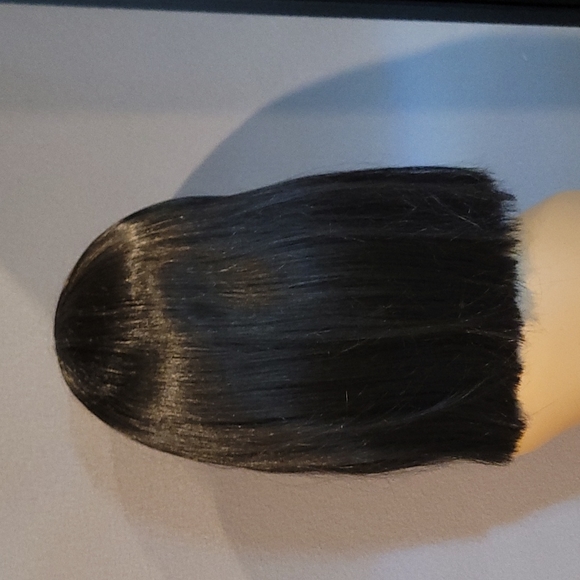 Sleek Straight Black Shoulder Length Wig - Picture 3 of 6